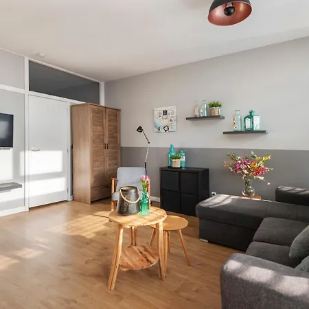 아파트 De Schelp 18, Garden & Free Parking 잔드보르트