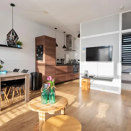 De Schelp 18, Garden & Free Parking Apartment Zandvoort